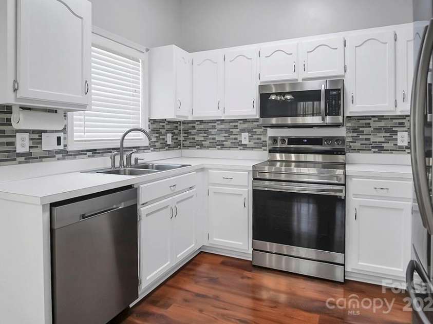 2467 Hawk Ridge Drive, Gastonia, NC 28056.  MLS# CAR4268435, YatesRealty ID 18414. 