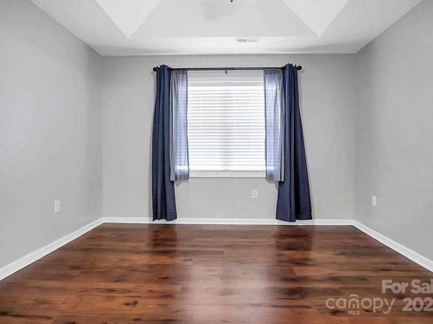2467 Hawk Ridge Drive, Gastonia, NC 28056.  MLS# CAR4268435, YatesRealty ID 18414. 