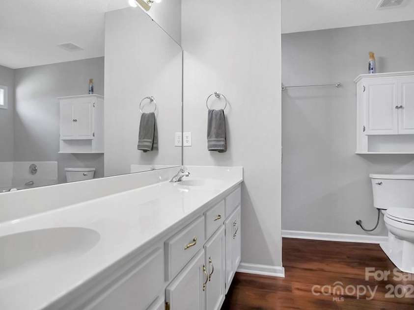 2467 Hawk Ridge Drive, Gastonia, NC 28056.  MLS# CAR4268435, YatesRealty ID 18414. 