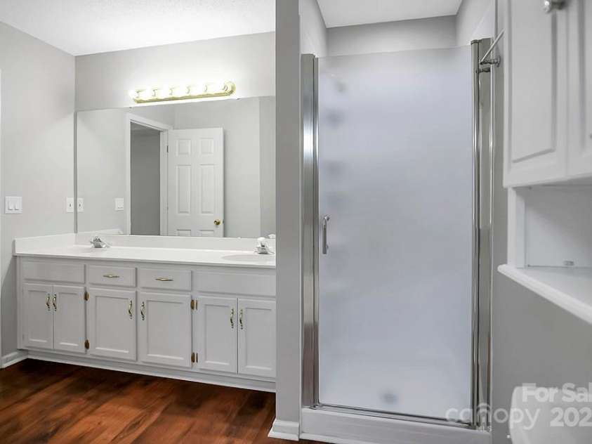 2467 Hawk Ridge Drive, Gastonia, NC 28056.  MLS# CAR4268435, YatesRealty ID 18414. 