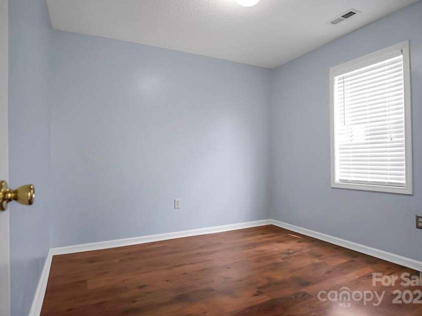 2467 Hawk Ridge Drive, Gastonia, NC 28056.  MLS# CAR4268435, YatesRealty ID 18414. 