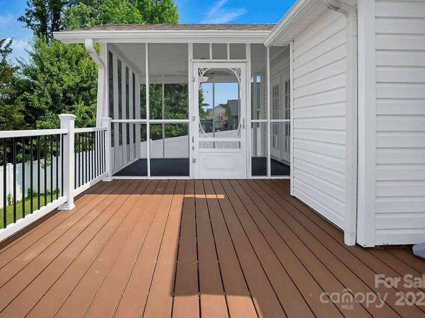 2467 Hawk Ridge Drive, Gastonia, NC 28056.  MLS# CAR4268435, YatesRealty ID 18414. 