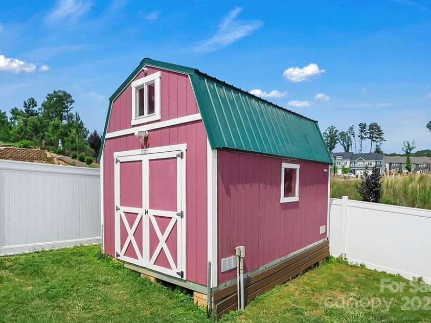 2467 Hawk Ridge Drive, Gastonia, NC 28056.  MLS# CAR4268435, YatesRealty ID 18414. 
