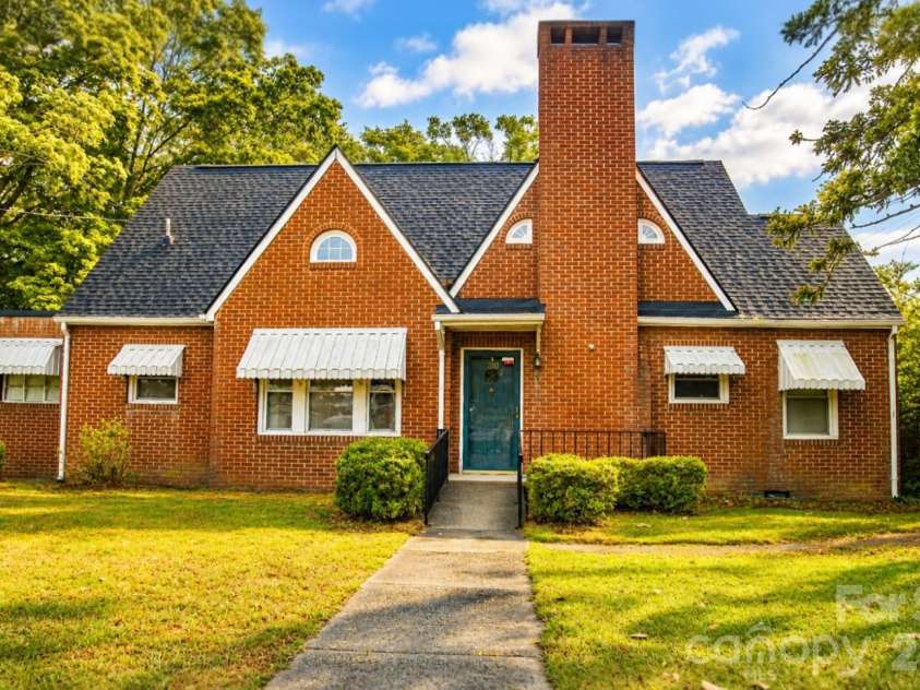 200 Main Street, Candor, NC 27229.  MLS# CAR4377488, YatesRealty ID 18415. 