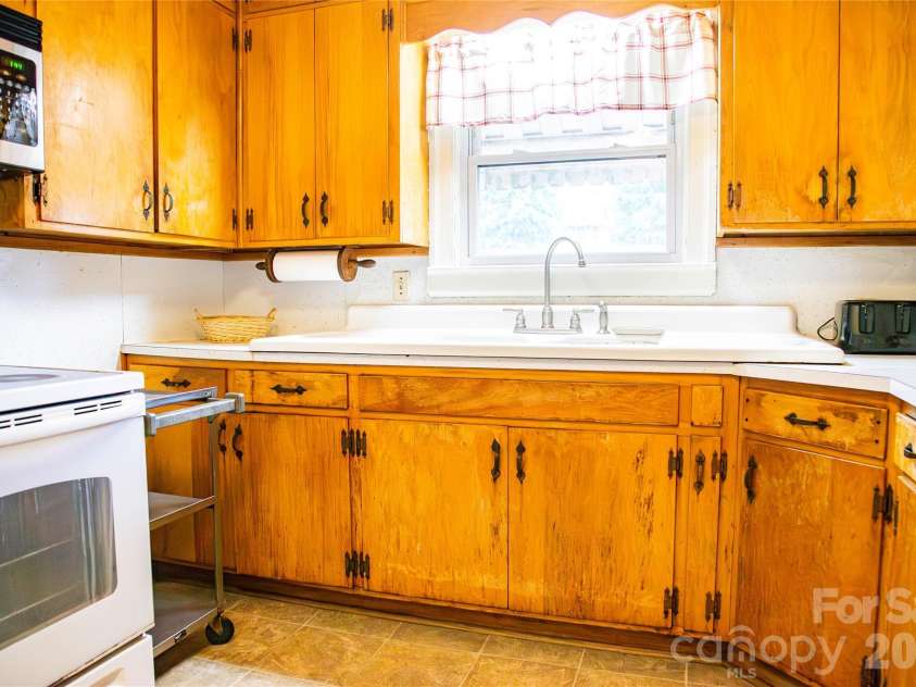 200 Main Street, Candor, NC 27229.  MLS# CAR4377488, YatesRealty ID 18415. 