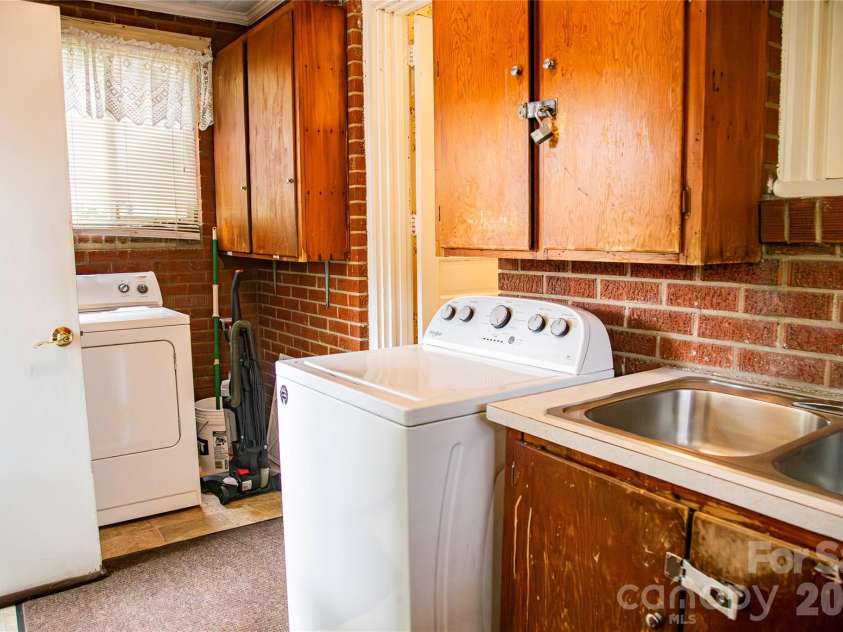 200 Main Street, Candor, NC 27229.  MLS# CAR4377488, YatesRealty ID 18415. 