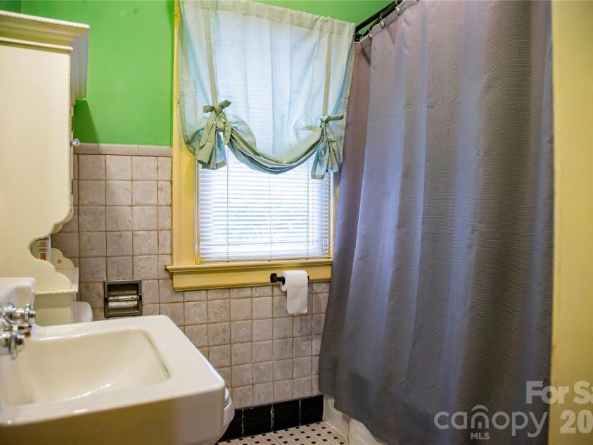 200 Main Street, Candor, NC 27229.  MLS# CAR4377488, YatesRealty ID 18415. 