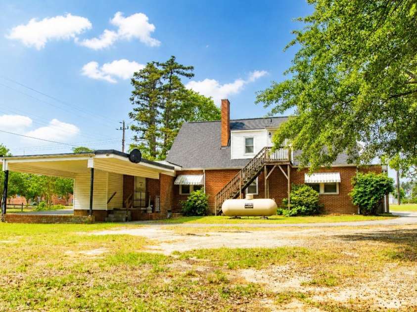 200 Main Street, Candor, NC 27229.  MLS# CAR4377488, YatesRealty ID 18415. 