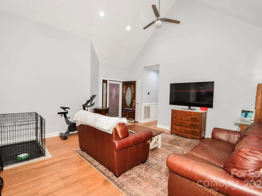 7328 Providence Road, Waxhaw, NC 28173.  MLS# CAR4257033, YatesRealty ID 18415. 