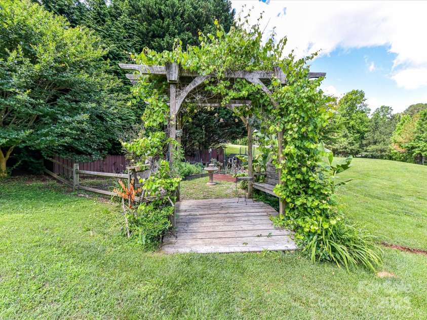 2325 Perry Road, Denver, NC 28037.  MLS# CAR4327085, YatesRealty ID 18416. 