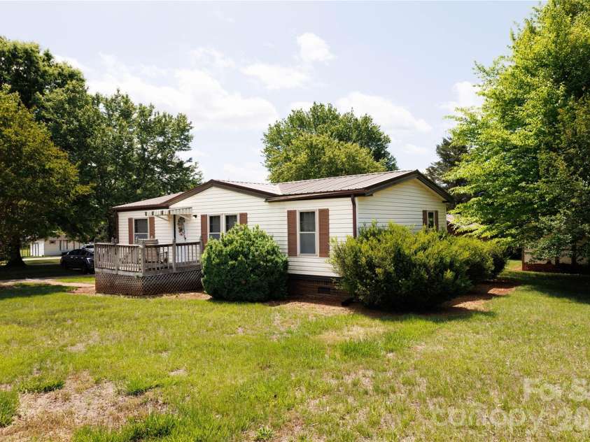 318 Tuckers Grove Road, Statesville, NC 28625.  MLS# CAR4377741, YatesRealty ID 18416. 