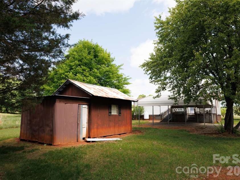 318 Tuckers Grove Road, Statesville, NC 28625.  MLS# CAR4377741, YatesRealty ID 18416. Extra Storage