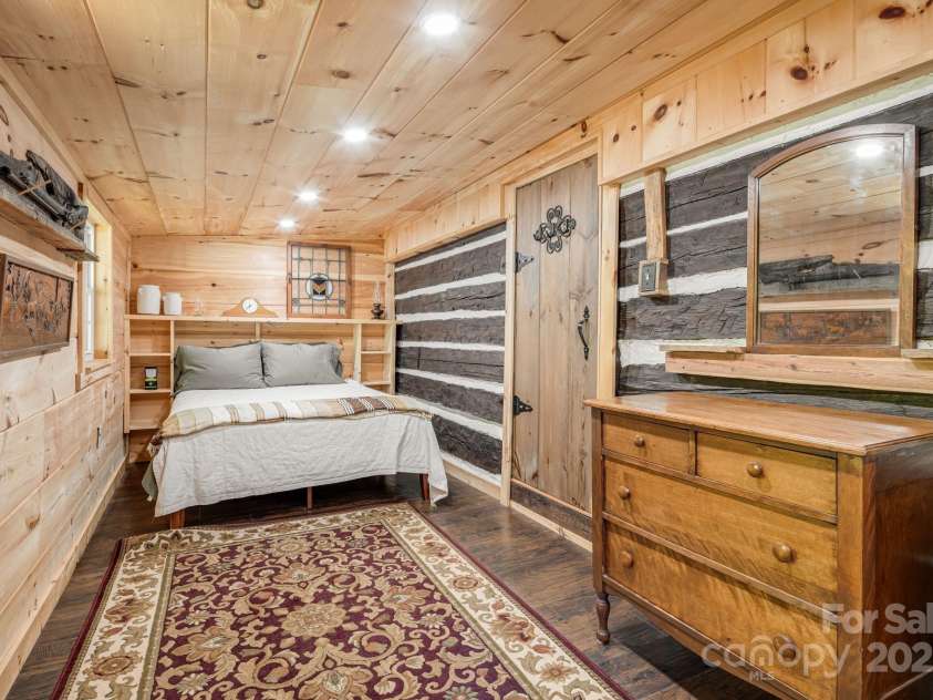 482 Pheasant Street, Lake Lure, NC 28746.  MLS# CAR4253575, YatesRealty ID 18417. Main Level Bedroom