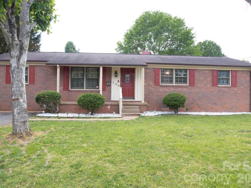 100 Woodward Avenue, Morganton, NC 28655.  MLS# CAR4375619, YatesRealty ID 18418. 
