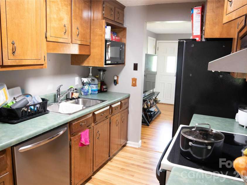 100 Woodward Avenue, Morganton, NC 28655.  MLS# CAR4375619, YatesRealty ID 18418. 