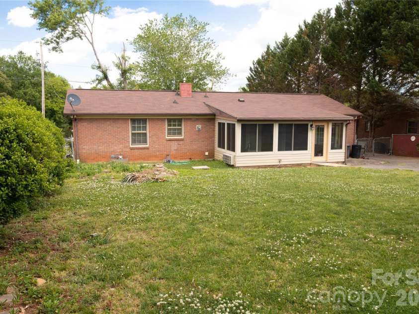 100 Woodward Avenue, Morganton, NC 28655.  MLS# CAR4375619, YatesRealty ID 18418. 