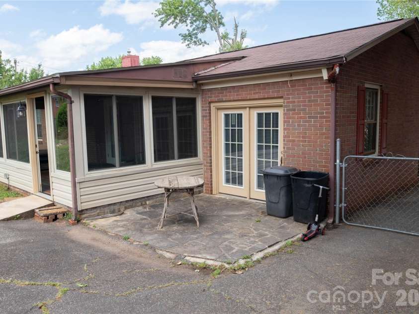 100 Woodward Avenue, Morganton, NC 28655.  MLS# CAR4375619, YatesRealty ID 18418. 