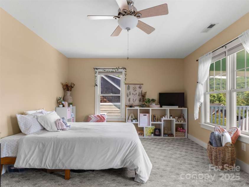 7 Oakhaven Terrace, Asheville, NC 28803.  MLS# CAR4264264, YatesRealty ID 18418. 2nd floor bedroom #2
