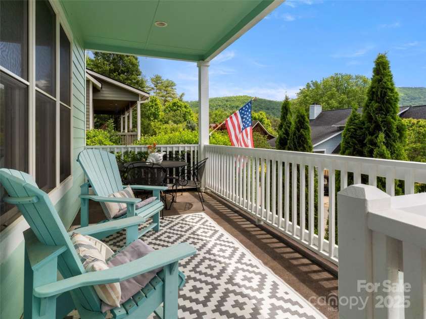 7 Oakhaven Terrace, Asheville, NC 28803.  MLS# CAR4264264, YatesRealty ID 18418. 