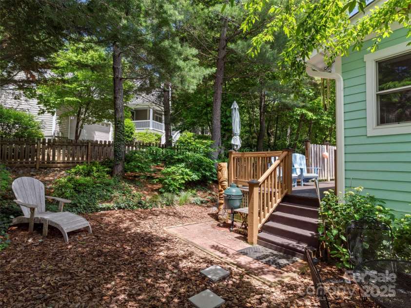 7 Oakhaven Terrace, Asheville, NC 28803.  MLS# CAR4264264, YatesRealty ID 18418. 