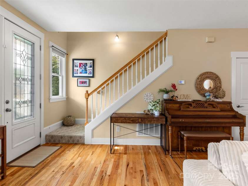 7 Oakhaven Terrace, Asheville, NC 28803.  MLS# CAR4264264, YatesRealty ID 18418. 