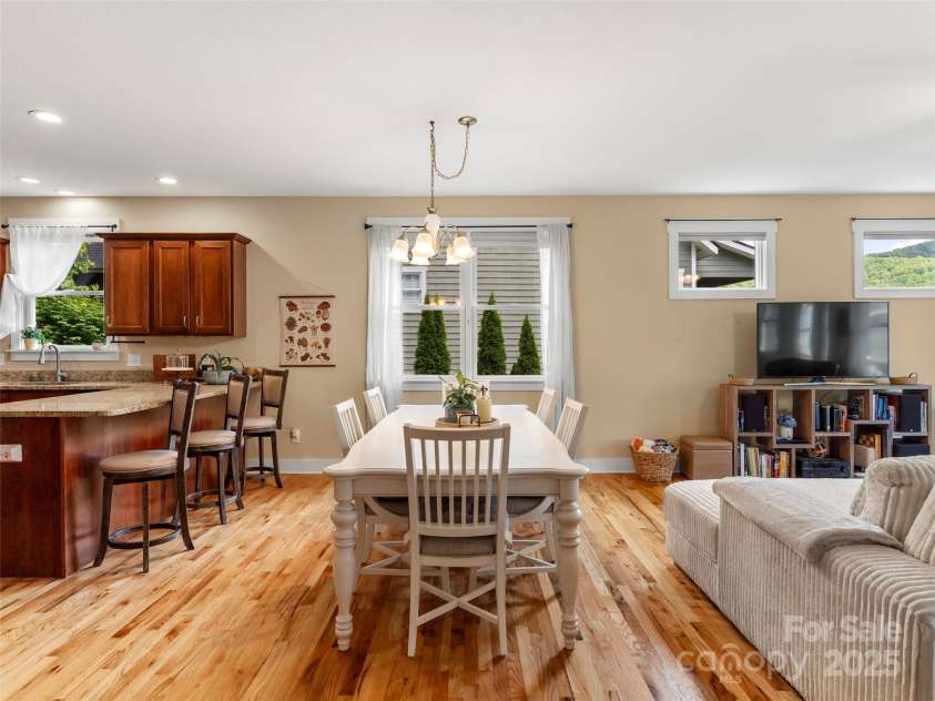 7 Oakhaven Terrace, Asheville, NC 28803.  MLS# CAR4264264, YatesRealty ID 18418. 