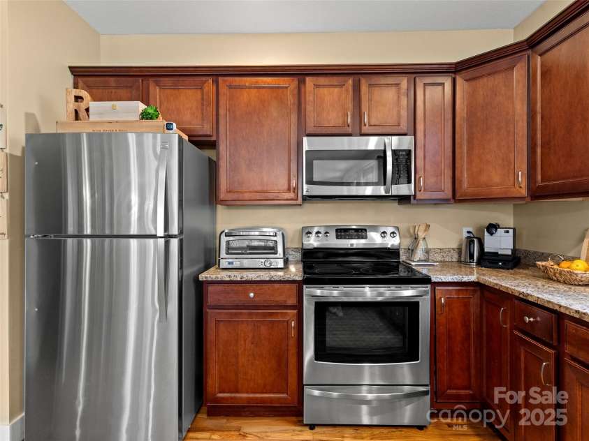 7 Oakhaven Terrace, Asheville, NC 28803.  MLS# CAR4264264, YatesRealty ID 18418. 