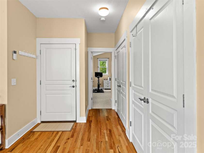 7 Oakhaven Terrace, Asheville, NC 28803.  MLS# CAR4264264, YatesRealty ID 18418. 