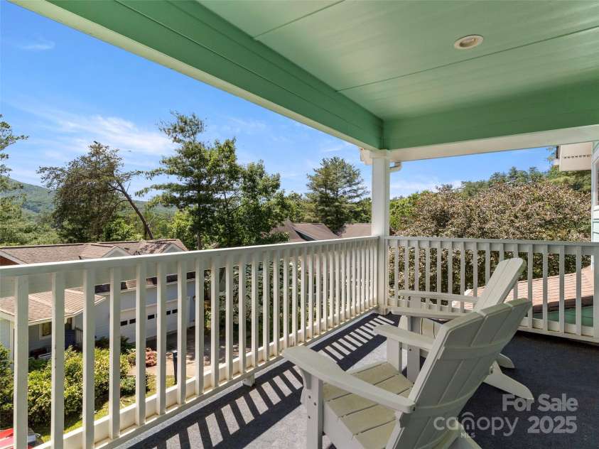 7 Oakhaven Terrace, Asheville, NC 28803.  MLS# CAR4264264, YatesRealty ID 18418. 