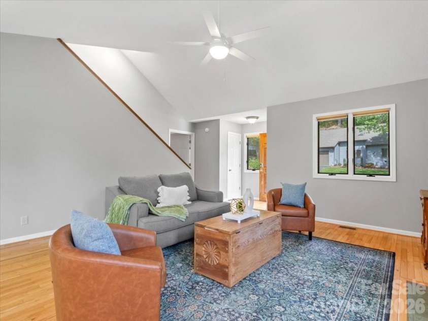 301 Robertson Street, Burnsville, NC 28714.  MLS# CAR4373096, YatesRealty ID 18419. 