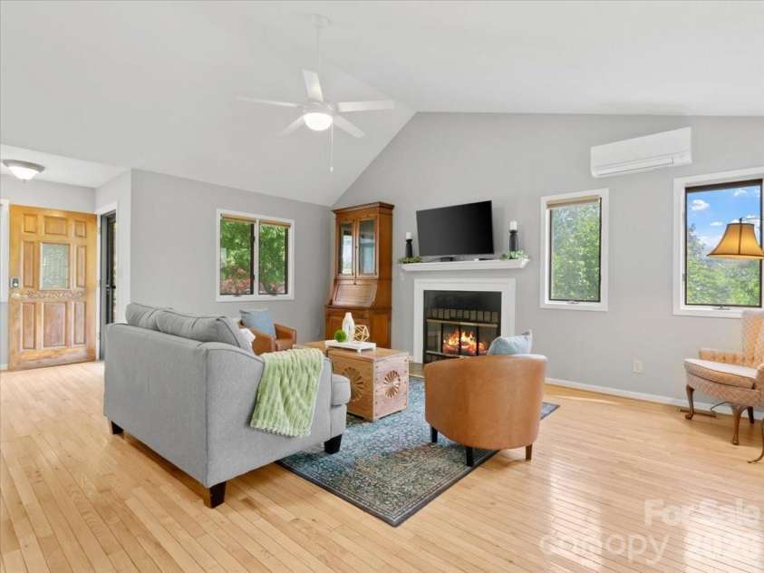 301 Robertson Street, Burnsville, NC 28714.  MLS# CAR4373096, YatesRealty ID 18419. 