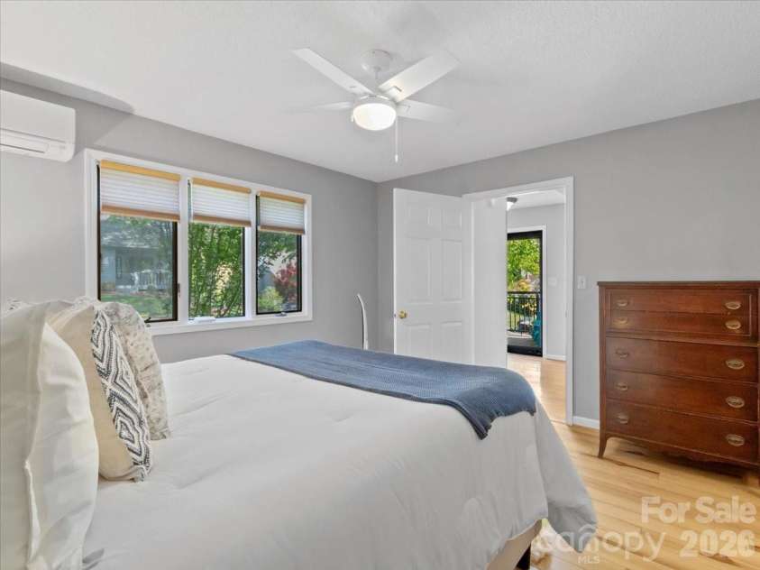 301 Robertson Street, Burnsville, NC 28714.  MLS# CAR4373096, YatesRealty ID 18419. 