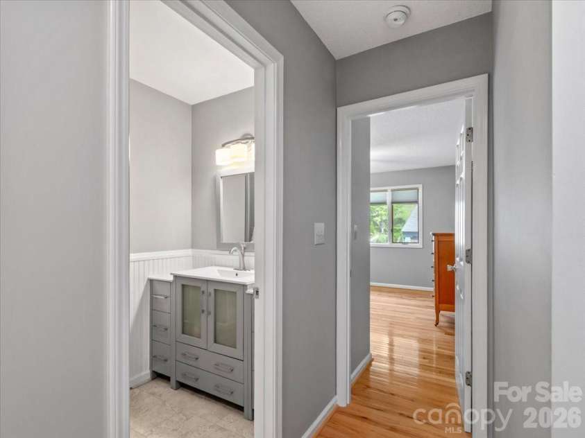 301 Robertson Street, Burnsville, NC 28714.  MLS# CAR4373096, YatesRealty ID 18419. 