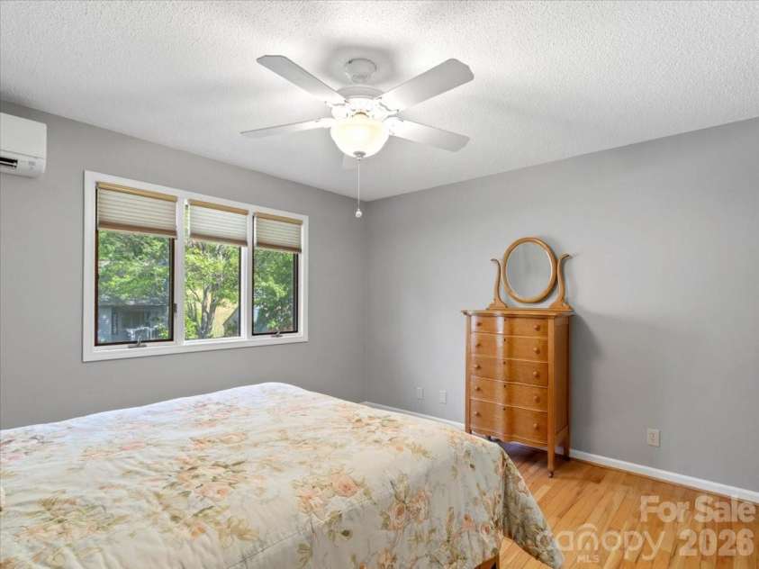 301 Robertson Street, Burnsville, NC 28714.  MLS# CAR4373096, YatesRealty ID 18419. 
