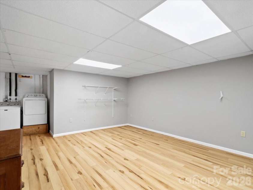 301 Robertson Street, Burnsville, NC 28714.  MLS# CAR4373096, YatesRealty ID 18419. 