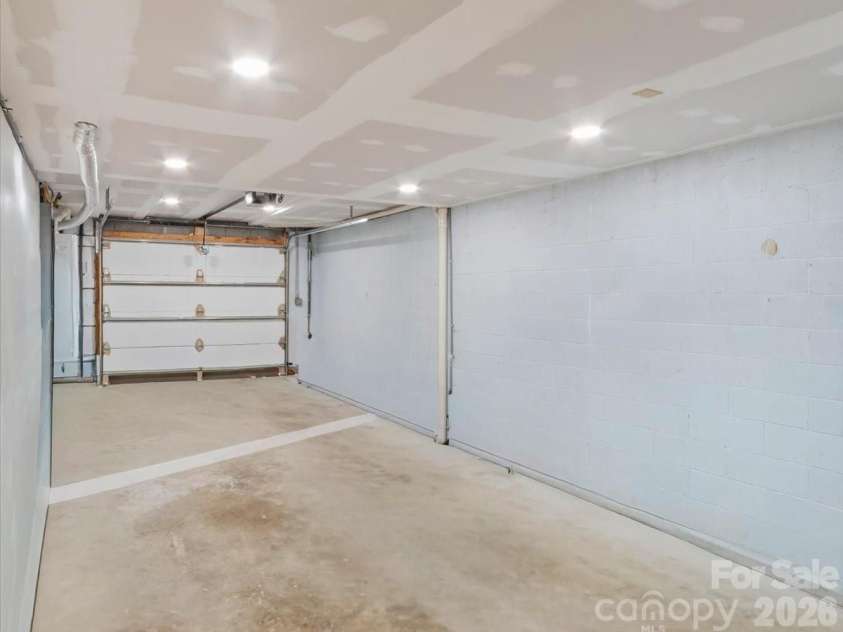 301 Robertson Street, Burnsville, NC 28714.  MLS# CAR4373096, YatesRealty ID 18419. 