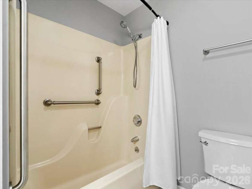 301 Robertson Street, Burnsville, NC 28714.  MLS# CAR4373096, YatesRealty ID 18419. Master Bathroom
