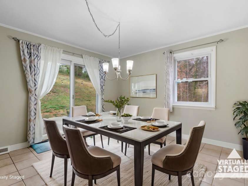 1525 16th Avenue Circle, Hickory, NC 28601.  MLS# CAR4261410, YatesRealty ID 18420. 