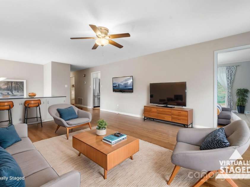 1525 16th Avenue Circle, Hickory, NC 28601.  MLS# CAR4261410, YatesRealty ID 18420. 