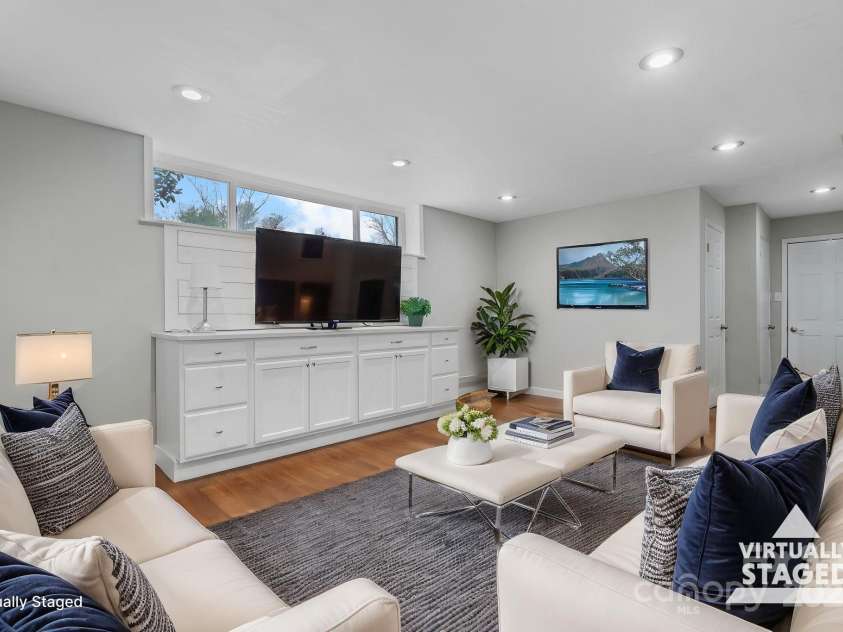 1525 16th Avenue Circle, Hickory, NC 28601.  MLS# CAR4261410, YatesRealty ID 18420. 