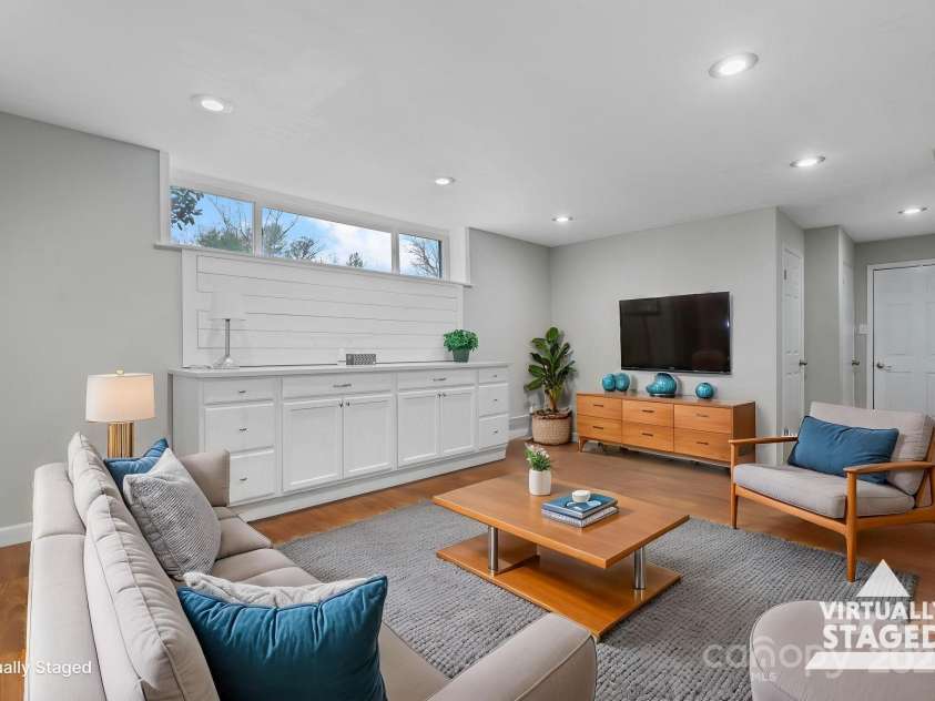 1525 16th Avenue Circle, Hickory, NC 28601.  MLS# CAR4261410, YatesRealty ID 18420. 