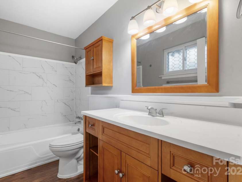 1525 16th Avenue Circle, Hickory, NC 28601.  MLS# CAR4261410, YatesRealty ID 18420. 