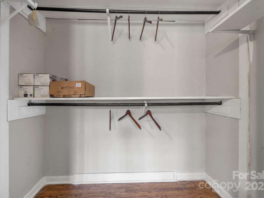 1525 16th Avenue Circle, Hickory, NC 28601.  MLS# CAR4261410, YatesRealty ID 18420. 