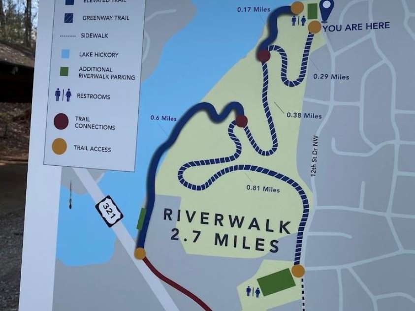 1525 16th Avenue Circle, Hickory, NC 28601.  MLS# CAR4261410, YatesRealty ID 18420. Within walking distance to the City of Hickory Riverwalk