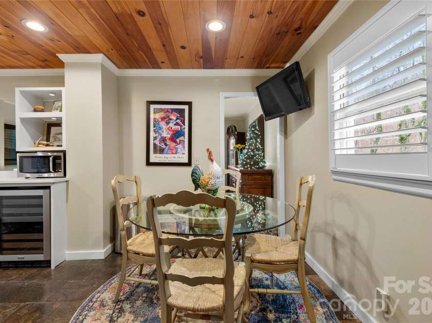 514 Roy Forrester Road, Mars Hill, NC 28754.  MLS# CAR4367162, YatesRealty ID 18420. Dining
