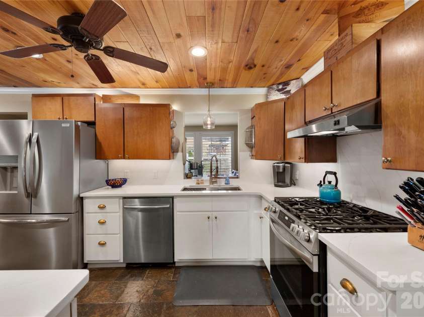 514 Roy Forrester Road, Mars Hill, NC 28754.  MLS# CAR4367162, YatesRealty ID 18420. Kitchen