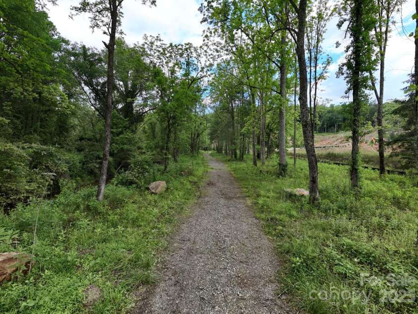 189 Victoria Hill Drive, Arden, NC 28704.  MLS# CAR4260369, YatesRealty ID 18422. Walking Trail in the community