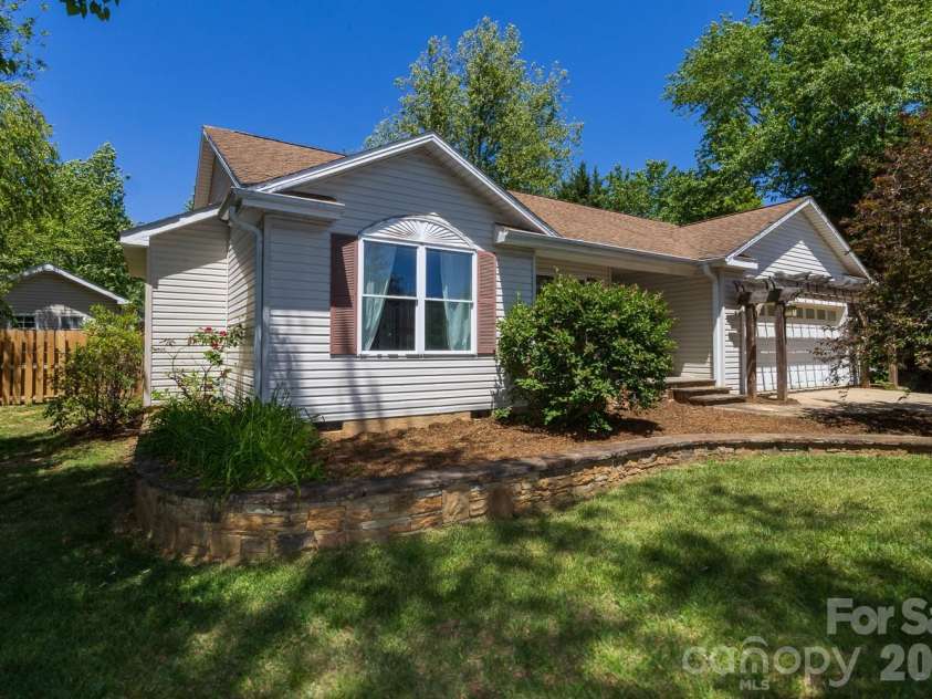 55 Eden Glen Road, Black Mountain, NC 28711.  MLS# CAR4377554, YatesRealty ID 18422. 