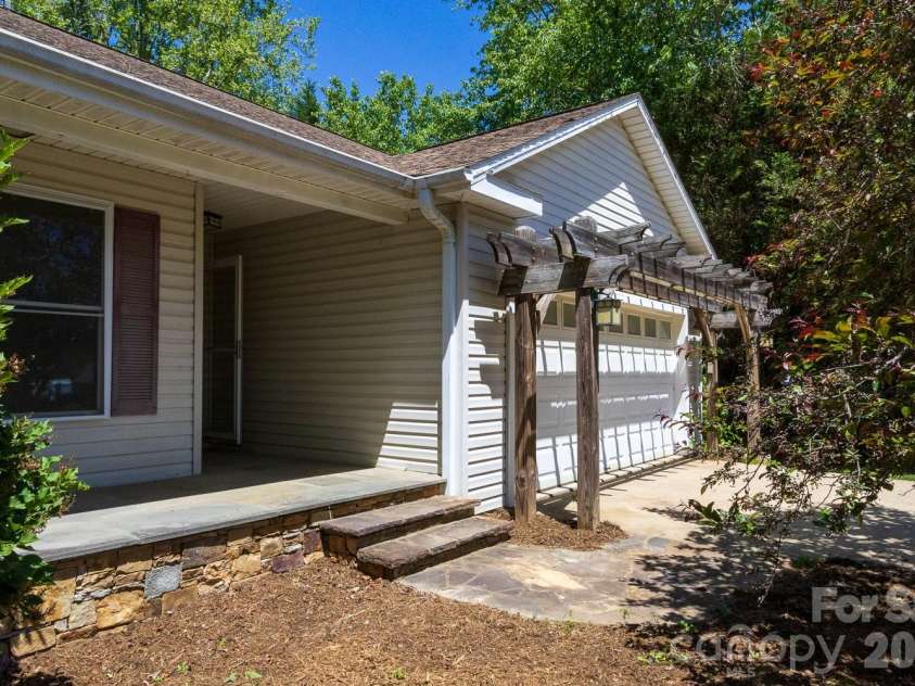 55 Eden Glen Road, Black Mountain, NC 28711.  MLS# CAR4377554, YatesRealty ID 18422. 