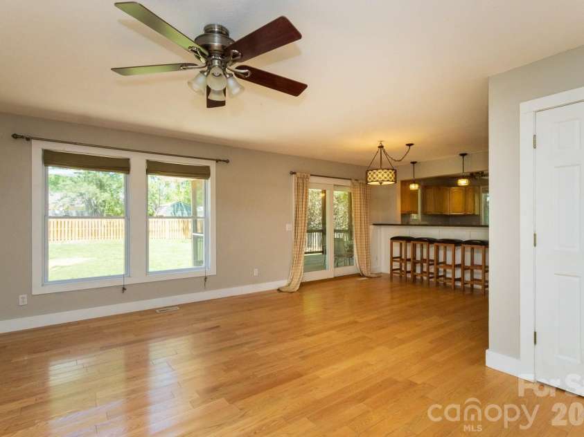 55 Eden Glen Road, Black Mountain, NC 28711.  MLS# CAR4377554, YatesRealty ID 18422. 